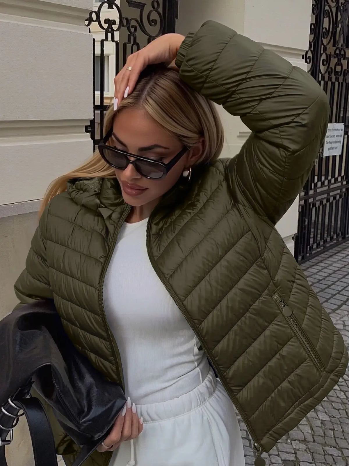 Women's Winter Lightweight Quilted Jacket Outerwear, Casual Fitted Design with Zipper, Plain Pattern, Perfect for Daily Commute and Fall/winter Wear