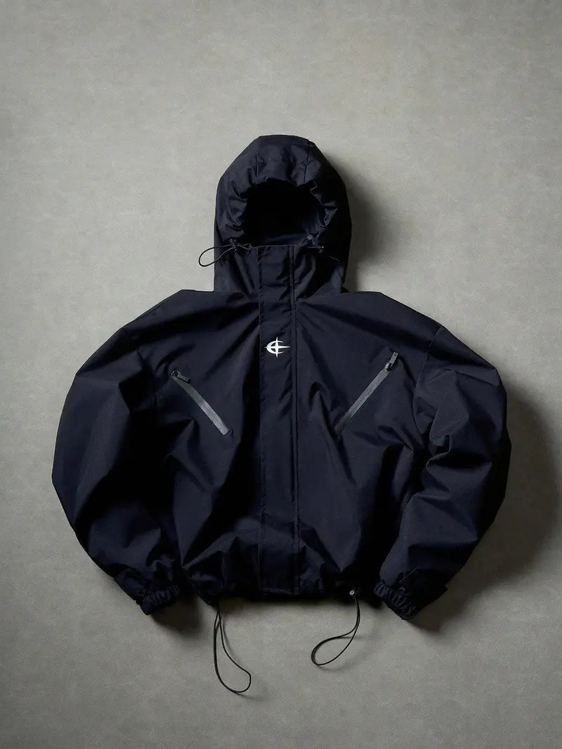 Men’s Black Functional Hooded Jacket – Windproof Outerwear with Printed Branding, suitable for streetwear, urban commuting, outdoor activities, and everyday casual wear