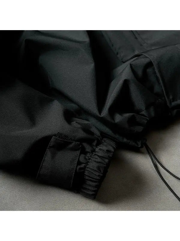 Men’s Black Functional Hooded Jacket – Windproof Outerwear with Printed Branding, suitable for streetwear, urban commuting, outdoor activities, and everyday casual wear