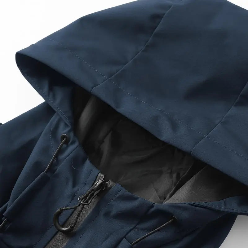 Men’s solid-color waterproof windproof hooded jacket with drawstring and zipper, casual long sleeves with zippered pockets, outdoor activity outerwear, men’s all-season clothing