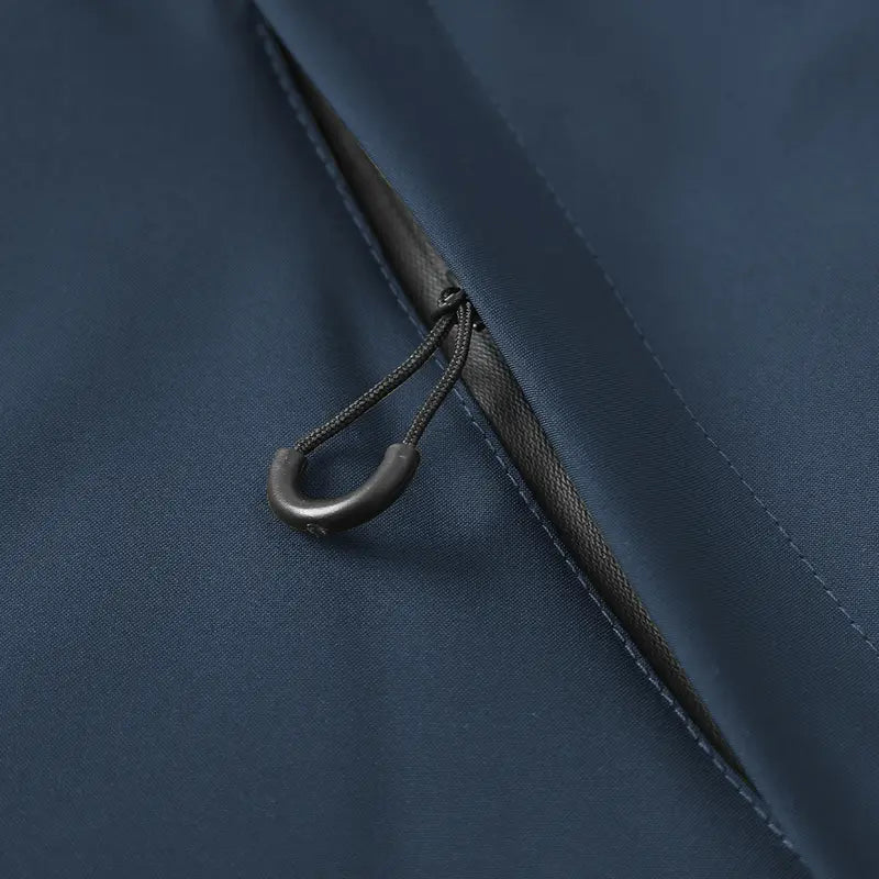 Men’s softshell lightweight windproof hooded jacket with drawstring design, sporty casual style, large front pocket, side zip closure, suitable for spring and autumn, back to school season outfits, long sleeve version ideal for outdoor wear in spring